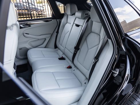 Certified 2026 Porsche Macan S AWD/4WD image 32