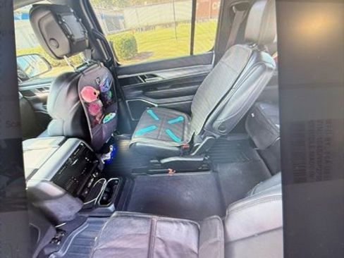 Used 2023 Jeep Wagoneer Series II image 2