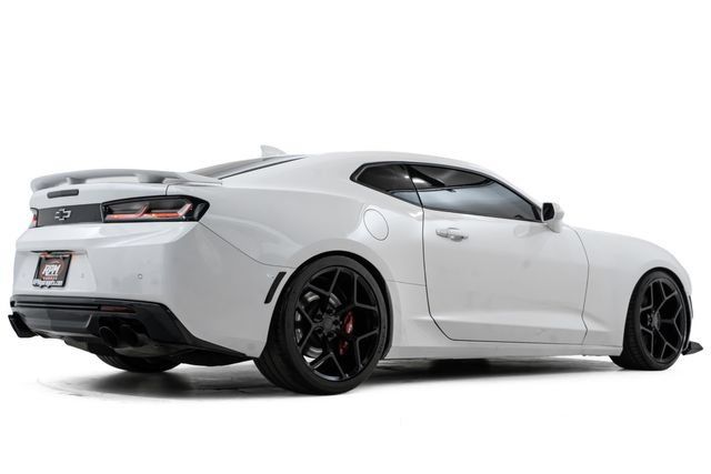 Used 2016 Chevrolet Camaro SS RWD image 4