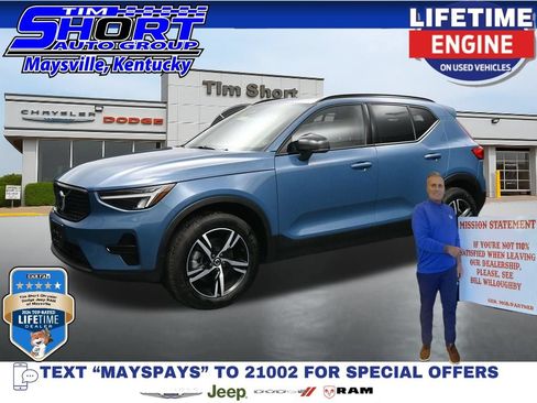 Used 2024 Volvo XC40 B5 Core AWD/4WD image 1