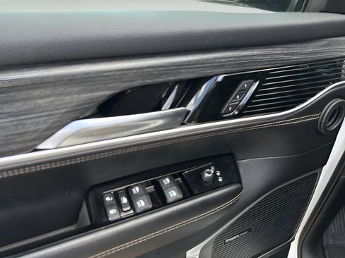 Used 2024 Jeep Wagoneer Series II w/ Flexible Seating Group RWD image 12