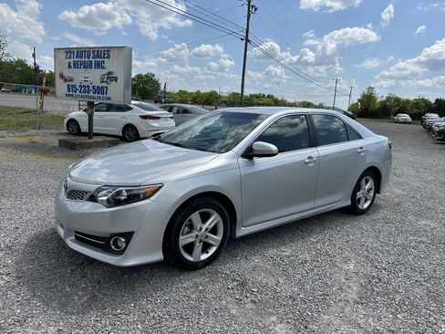 Used 2014 Toyota Camry SE image 1