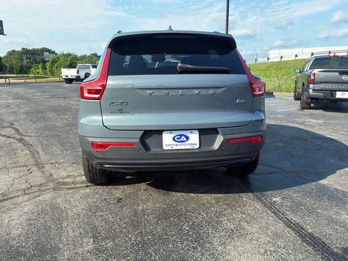 Used 2023 Volvo XC40 B4 Ultimate FWD image 6