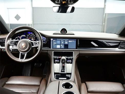 Used 2018 Porsche Panamera 4S image 18