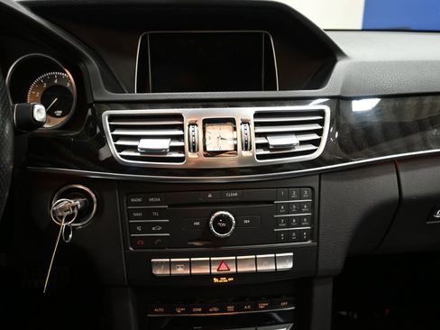 Used 2016 Mercedes-Benz E 350 4MATIC Sedan image 23
