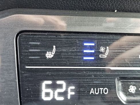 Used 2022 Volkswagen Tiguan SEL R-Line image 17