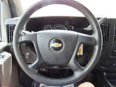 Used 2014 Chevrolet Express 2500 RWD image 30