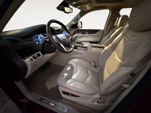 Used 2016 Cadillac Escalade Premium image 4