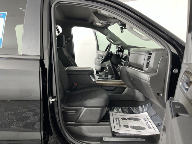 Used 2025 Chevrolet Silverado 1500 RST AWD/4WD image 39