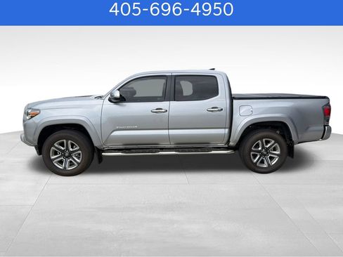 Used 2018 Toyota Tacoma Limited RWD image 2