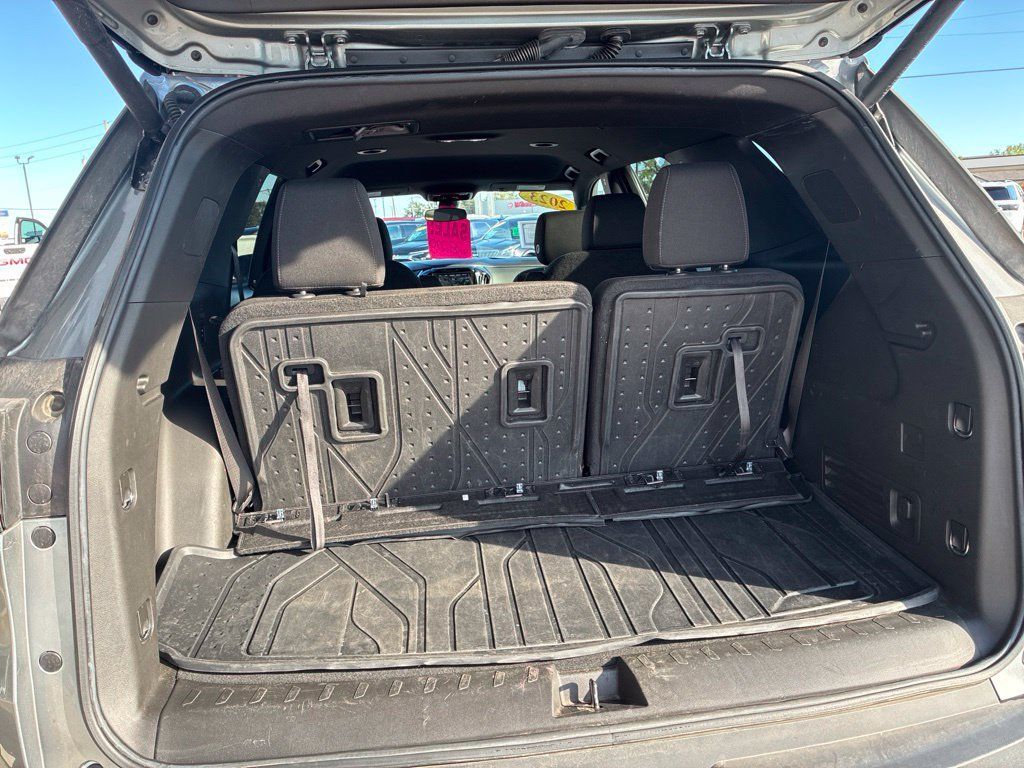 Used 2023 Chevrolet Traverse LT FWD image 30