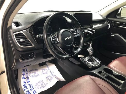 Certified 2022 Kia Seltos SX w/ Sunroof Package image 19