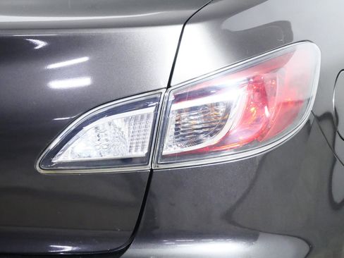 Used 2011 MAZDA MAZDA3 i Touring image 17