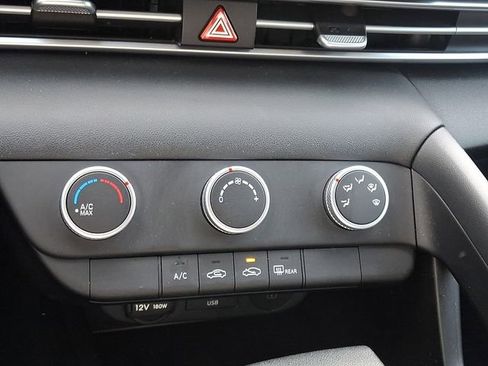 Used 2025 Hyundai Elantra SE FWD image 16