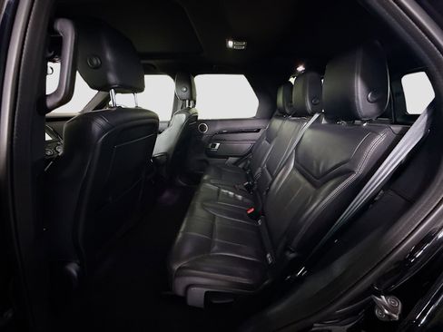 Used 2020 Land Rover Discovery SE image 25