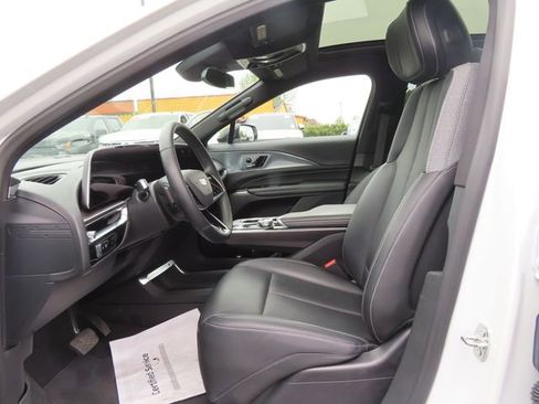 Used 2024 Cadillac Lyriq Tech AWD/4WD image 15