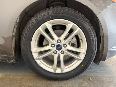 Used 2018 Ford Fusion SE w/ Fusion SE Technology Package FWD image 11