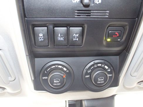 Used 2020 Toyota 4Runner TRD Off-Road AWD/4WD image 33