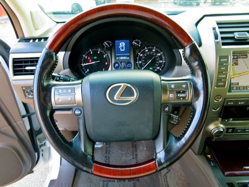 Used 2016 Lexus GX 460 w/ Premium Package image 21