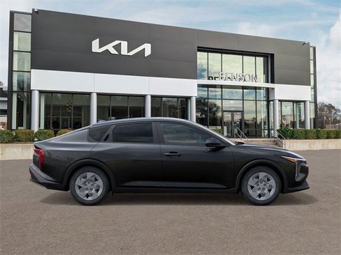 New 2025 Kia K4 LX image 8