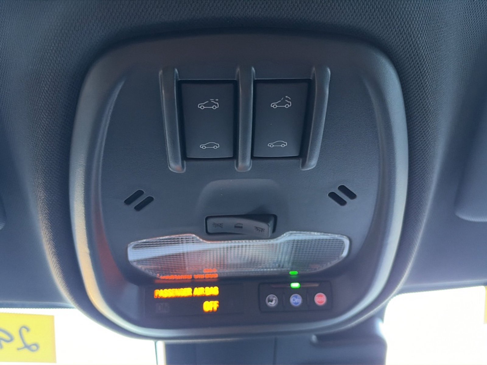 Used 2025 Chevrolet Trax RS w/ Sunroof Package FWD image 38