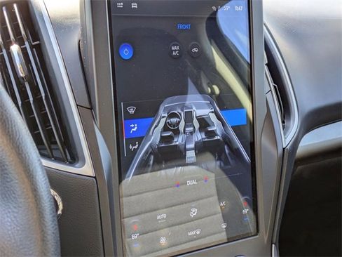 Used 2021 Ford Edge SE image 22