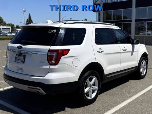 Used 2017 Ford Explorer XLT AWD/4WD image 5