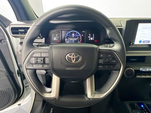 Used 2025 Toyota 4Runner SR5 image 17
