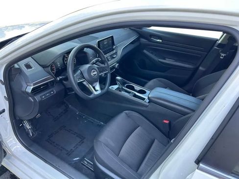 Used 2024 Nissan Altima 2.5 SV FWD image 15