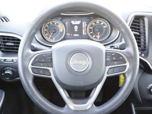 Used 2019 Jeep Cherokee Sport FWD image 16