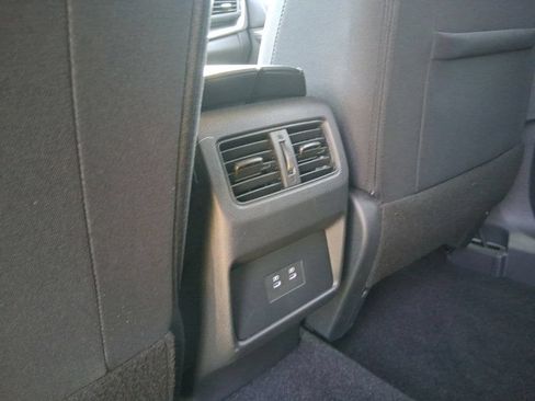 Used 2026 Nissan Rogue SV AWD/4WD image 16