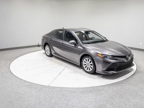 Used 2019 Toyota Camry LE FWD image 28