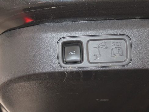 Used 2024 Ford Expedition Limited image 19