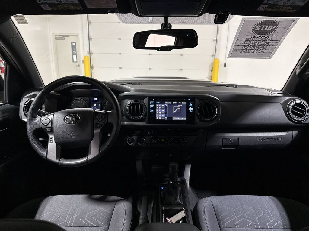 Used 2016 Toyota Tacoma TRD Sport w/ Towing Package AWD/4WD image 10