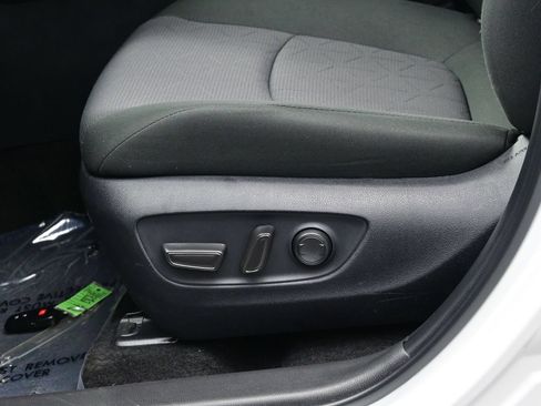 Used 2025 Toyota RAV4 XLE AWD/4WD image 11