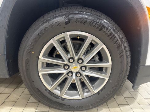 Used 2023 Chevrolet Traverse LT FWD image 49