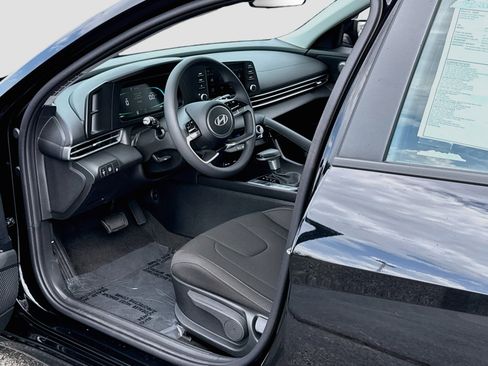 New 2026 Hyundai Elantra Hybrid FWD image 4