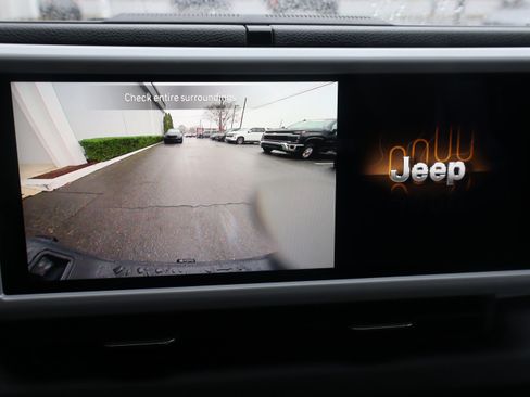 Used 2025 Jeep Gladiator Sport image 27