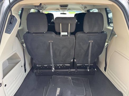 Used 2016 Dodge Grand Caravan SXT image 12