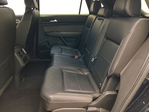 Used 2021 Volkswagen Atlas Cross Sport SE w/ Panoramic Sunroof Package FWD image 18