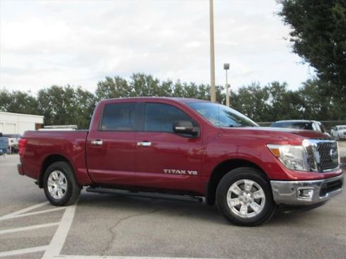 Used 2018 Nissan Titan SV w/ SV Convenience Package image 2