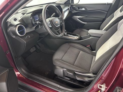 Used 2024 Chevrolet Trax LS image 42