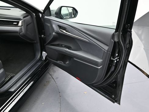 Used 2025 Toyota Camry SE FWD image 7