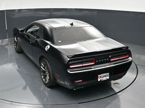Used 2016 Dodge Challenger SRT w/ Technology Group RWD image 53