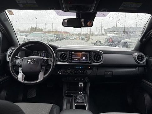 Used 2022 Toyota Tacoma TRD Off-Road image 19
