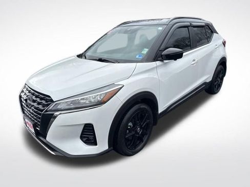 Used 2024 Nissan Kicks SR image 2