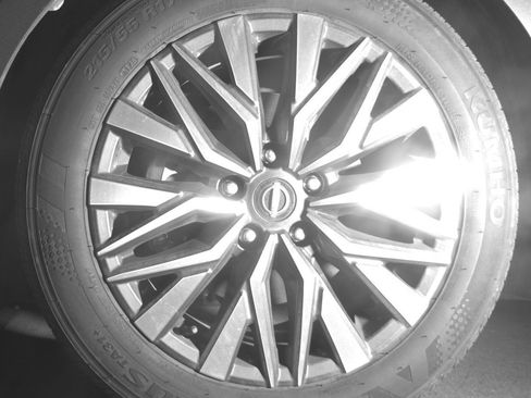 Used 2025 Nissan Altima 2.5 SV FWD image 9
