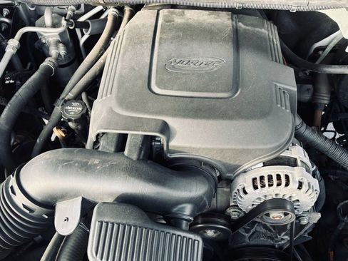 Used 2014 Chevrolet Tahoe LTZ image 3