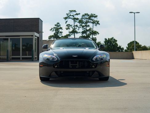 Used 2013 Aston Martin V8 Vantage Roadster RWD image 2
