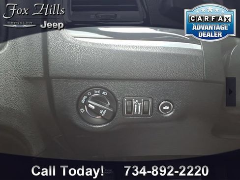 Used 2018 Chrysler 300 S AWD/4WD image 15